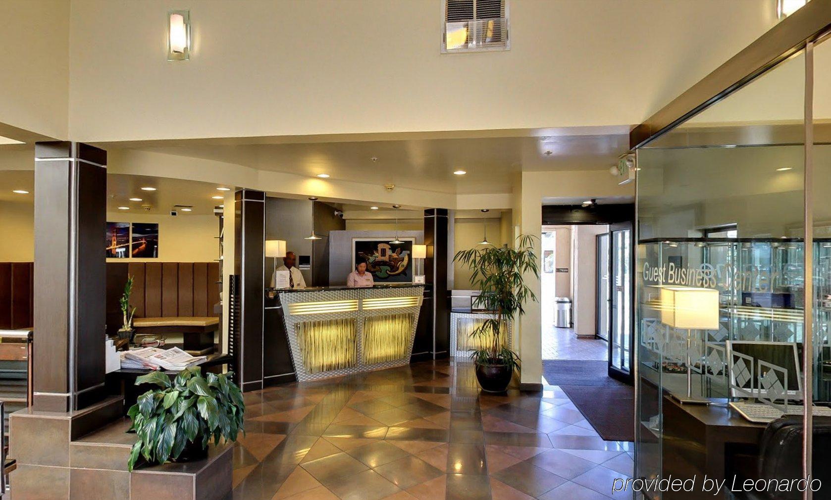 Hotel Strata Mountain View Extérieur photo