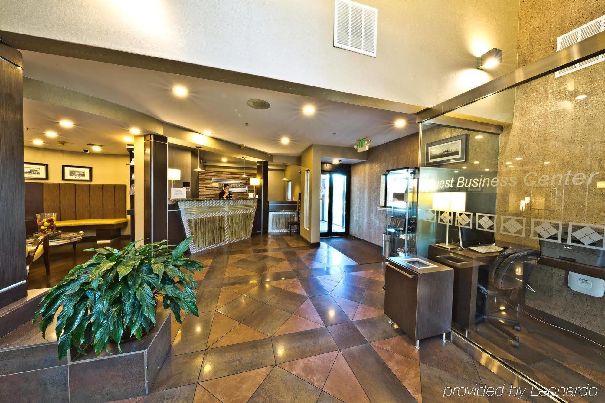 Hotel Strata Mountain View Extérieur photo