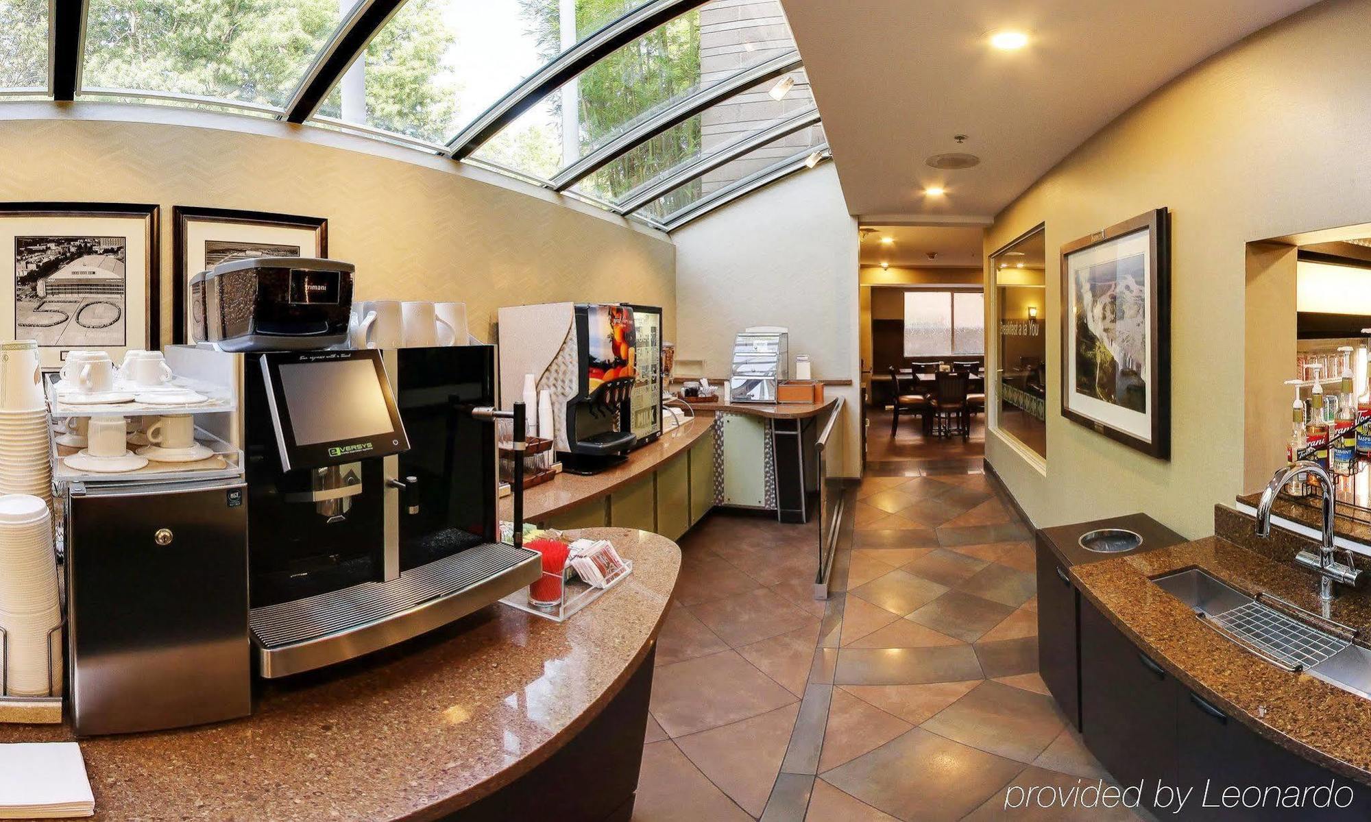 Hotel Strata Mountain View Extérieur photo