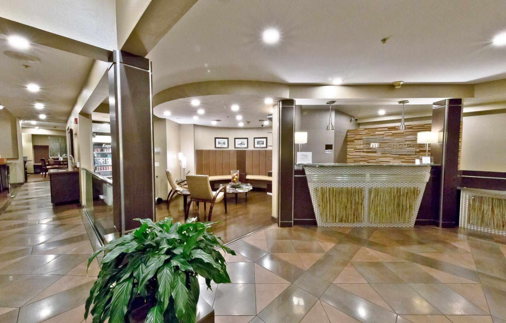 Hotel Strata Mountain View Extérieur photo